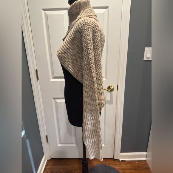 Beige extreme cropped knitted sweater in size extra small - Picture 4 of 10